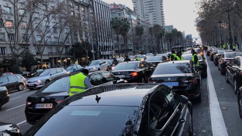 Conductores VTC en la Diagonal de Barcelona. - EUROPA PRESS