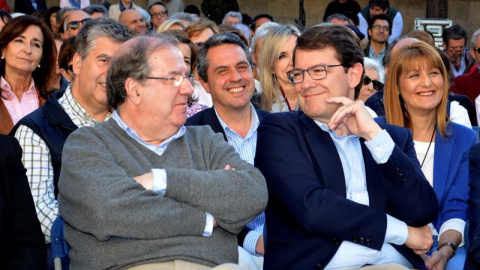 Juan Vicente Herrera, junto al candidato del PP a la Presidencia de la Junta de Castilla y León, Alfonso Fernández Mañueco./ EFE