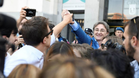 La ex primera teniente de alcalde de Madrid Marta Higueras (d) y el candidato de Más Madrid a la Presidencia de la Comunidad, Íñigo Errejón (i). (EFE)