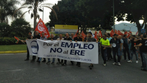 Trabajadores de Acerinox manifestándose en Los Barrios. E.P.