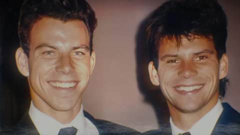 Erik y Lyle Menéndez protagonizan una serie y un documental sobre el asesinato de sus padres. Erik y Lyle Menéndez protagonizan una serie y un documental sobre el asesinato de sus padres.