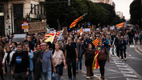 Arriba a València la columna de manifestants des de l'Horta Sud. Arriba a València la columna de manifestants des de l'Horta Sud.