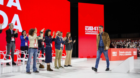 El presidente del Gobierno y secretario general del PSOE, Pedro Sánchez, este sábado en el Congreso Federal del PSOE que se celebra en Sevilla. El presidente del Gobierno y secretario general del PSOE, Pedro Sánchez, este sábado en el Congreso Federal del PSOE que se celebra en Sevilla.
