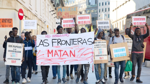 Imagen de archivo de una concentración frente al Congreso en defensa de la ILP RegularizaciónYa. Imagen de archivo de una concentración frente al Congreso en defensa de la ILP RegularizaciónYa.