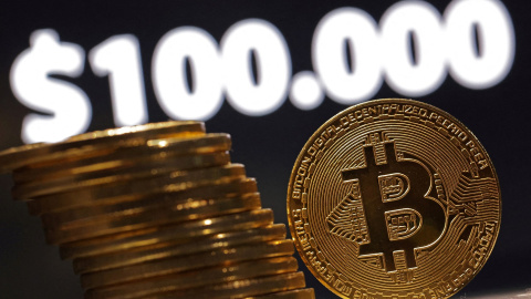 Una representación de la criptomoneda Bitcoin, con el rótulo 100.000 dólares. REUTERS/Dado Ruvic/Illustration Una representación de la criptomoneda Bitcoin, con el rótulo 100.000 dólares. REUTERS/Dado Ruvic/Illustration