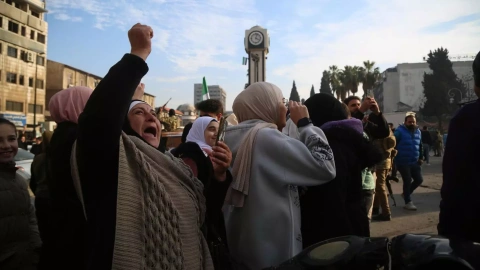 Sirios celebran la caída de Damasco