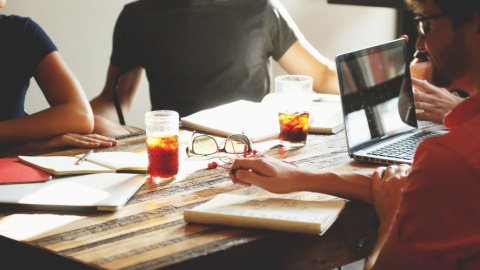 Los jóvenes valoran cada vez más el equilibrio entre su vida personal y profesional. Foto: pxhere Los jóvenes valoran cada vez más el equilibrio entre su vida personal y profesional. Foto: pxhere