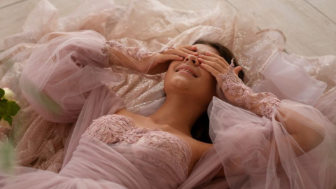 Imagen destacada (2) La moda 'coquette' triunfa entre la generación zeta en TikTok. Foto: Freepik.