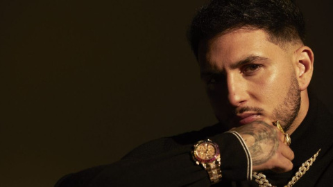 Imagen destacada Omar Montes saltó a la fama por su relación con el 'clan Pantoja'. Foto: Sony Music.