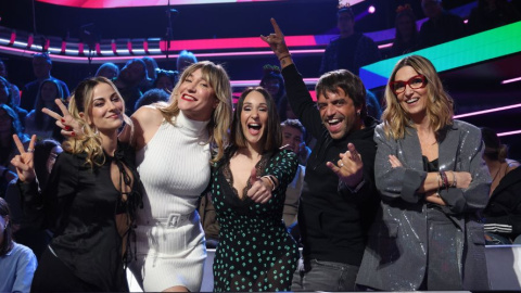 Imagen destacada El profesorado de 'Operación Triunfo' 2023. De izquierda a derecha: Vicky Gómez (baile), Abril Zamora (interpretación), Mamen Márquez (técnica vocal), Manu Guix (director musical) y Noemí Galera (directora de la Academia).