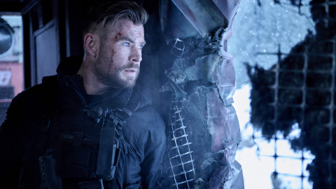 Fotograma de Chris Hemsworth en 'Tyler Rake2'. Imagen: Netflix Fotograma de Chris Hemsworth en 'Tyler Rake2'. Imagen: Netflix
