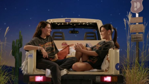 Imagen destacada Dulceida y Alba Paul en el primer episodio de su podcast 'Destino: las estrellas'. Foto: Podimo.
