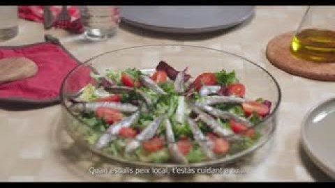 El Departament d'Agricultura, Ramaderia, Pesca i Alimentació, juntament amb els agents de la cadena de valor del peix, presenten l’espot per promoure el consum dels productes de la flota pesquera catalana per garantir una proteïna blava de proximitat, i que les vil·les marineres, la gastronomia i la seva cultura perdurin