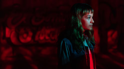 estaa Fotograma de la serie basada en Cometierra