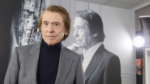 El cantante y actor español, Miguel Rafael Martos Sánchez, más conocido como Raphael, durante la presentación de su álbum ‘Ayer... aún’, en las oficinas de Universal El cantante y actor español, Miguel Rafael Martos Sánchez, más conocido como Raphael, durante la presentación de su álbum ‘Ayer... aún’, en las oficinas de Universal