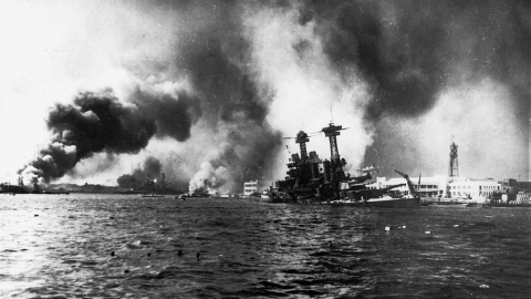 Pearl Harbor Imagen del hundimiento del USS California durante los ataques de Pearl Harbor del 7 de diciembre de 1941