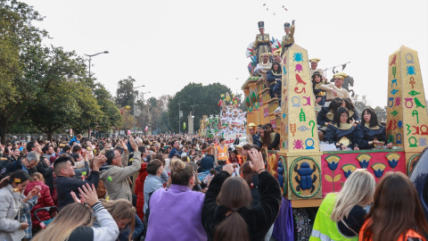 EuropaPress_6433454_varias_carrozas_cabalgata_reyes_magos_sevilla_04_enero_2025_sevilla Varias carrozas durante la cabalgata de Reyes Magos de Sevilla, a 4 de enero de 2025, en Sevilla.