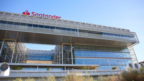Uno de los edificios de la Ciudad Financiera del Banco Santander, en la localidad madrileña de Boadilla del Monte. Uno de los edificios de la Ciudad Financiera del Banco Santander, en la localidad madrileña de Boadilla del Monte.