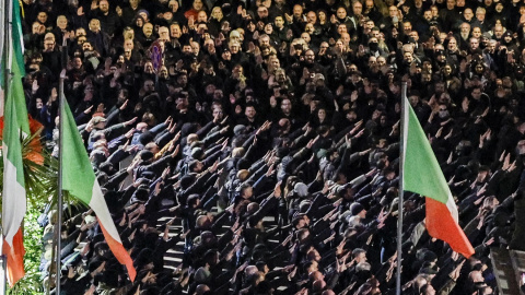 Ultraderechistas italianos realizan el 'saludo romano', a 7 de enero de 2025. Ultraderechistas italianos realizan el 'saludo romano', a 7 de enero de 2025.