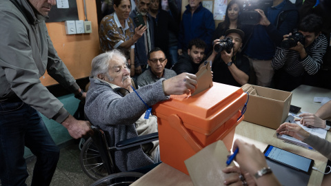 Jose Mujica vota en las últimas elecciones de Uruguay, a 28 de octubre de 2024.