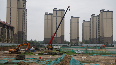 Edificios de viviendas en construcción promovidos por la inmobiliaria Country Garden en la ciudad china de Tianjin. Edificios de viviendas en construcción promovidos por la inmobiliaria Country Garden en la ciudad china de Tianjin.