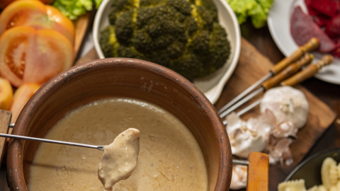 bagna-cauda Imagen de un plato de bagna cauda.