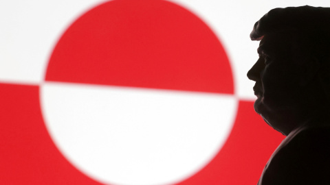 Un modelo en 3D del presidente electo de Estados Unidos, Donald Trump, y la bandera de Groenlandia a Un modelo en 3D del presidente electo de Estados Unidos, Donald Trump, y la bandera de Groenlandia aparecen en esta ilustración realizada el 15 de enero de 2025.