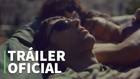 Tráiler de la película 'Segundo Premio', dirigida por Isaki Lacuesta y codirigida por Pol Rodríguez. 

Granada, finales de los 90. En plena efervescencia artística y cultural, un grupo de música indie vive su momento más delicado: la bajista rompe con la banda buscando su sitio fuera de la música y el guitarrista está inmerso en una peligrosa espiral de autodestrucción.  Mientras, el cantante se enfrenta a un complicado proceso de escritura y grabación de su tercer disco. Nadie sabe que ese disco cambiará para siempre la escena musical de todo el país.

Esta (no)es una película sobre los Planetas.

Estreno: 24 de mayo en cines (España). 

#SegundoPremio