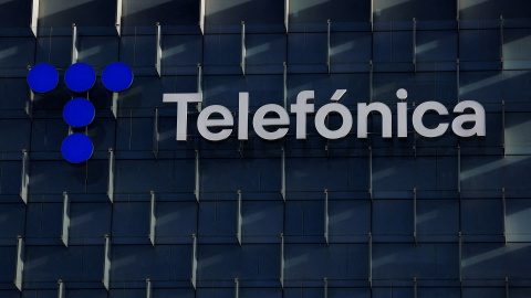 El logo de Telefónica, en su sede corporativa en la zona norte de Madrid. El logo de Telefónica, en su sede corporativa en la zona norte de Madrid.