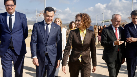 EuropaPress_6459091_vicepresidenta_primera_gobierno_ministra_hacienda_maria_jesus_montero_2d María Jesús Montero junto a Juanma Moreno, en Málaga el pasado viernes.