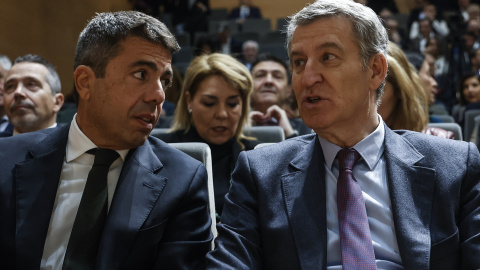 Alberto Núñez Feijóo y Carlos Mazón El presidente del Partido Popular, Alberto Núñez Feijóo, y el president de la comunidad Valenciana, Carlos Mazón, durante un encuentro empresarial, este lunes.
