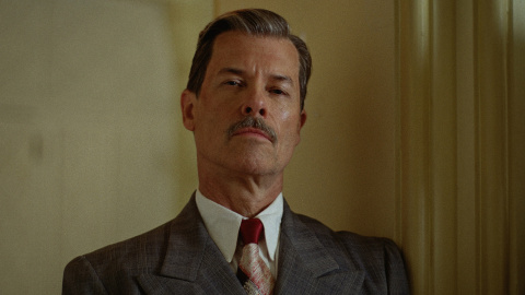 El actor Guy Pearce da vida a un industrial millonario en 'The Brutalist'. El actor Guy Pearce da vida a un industrial millonario en 'The Brutalist'.