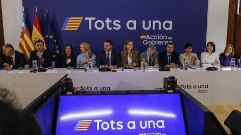 El presidente del Gobierno, Pedro Sánchez, y varios ministros, este jueves en València El presidente del Gobierno, Pedro Sánchez, y varios ministros, este jueves en València.