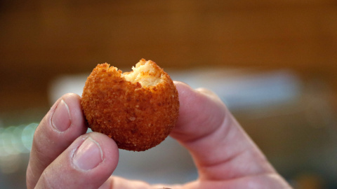 Una croqueta mossegada