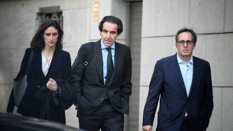 EuropaPress_6347669_empresario_javier_lopez_madrid_llegada_juicio_sede_audiencia_nacional_18 Imagen de archivo del empresario Javier López Madrid, en el centro de la imagen, a su llegada a un juicio en la sede de la Audiencia Nacional, a 18 de noviembre de 2024, en Madrid.
