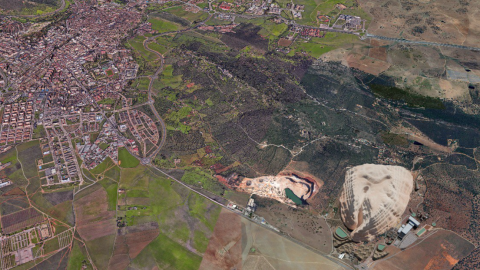 Recreación de la Plataforma Salvemos La Montaña con los datos que aporta la empresa promotora del proyecto Recreación de la Plataforma Salvemos La Montaña con los datos que aporta la empresa promotora del proyecto