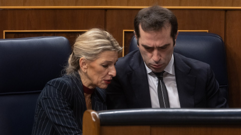 La vicepresidenta segunda y ministra de Trabajo, Yolanda Díaz y el ministro de Economía, Carlos Cuerpo, durante una sesión plenaria, en el Congreso de los Diputados La vicepresidenta segunda y ministra de Trabajo, Yolanda Díaz y el ministro de Economía, Carlos Cuerpo, durante una sesión plenaria, en el Congreso de los Diputados.