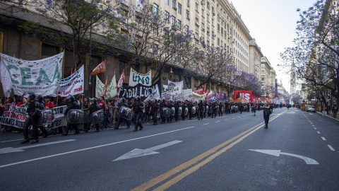 EuropaPress_6337281_12_november_2024_argentina_buenos_aires_university_students_march_from_the Foto de archivo de la marcha de universitarios contra los recortes del gobierno de Javier Milei en Buenos Aires, Argentina.