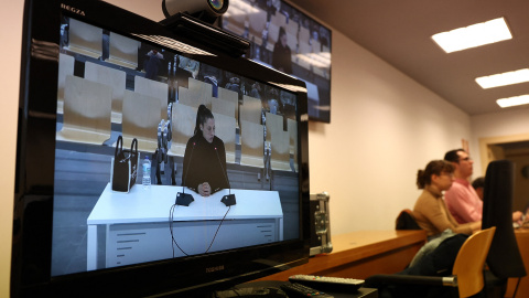 Un monitor en la sala de prensa muestra la declaración de la futbolista Jenni Hermoso en el juicio contra el expresidente de la RFEF Luis Rubiales. Un monitor en la sala de prensa muestra la declaración de la futbolista Jenni Hermoso en el juicio contra el expresidente de la RFEF Luis Rubiales.