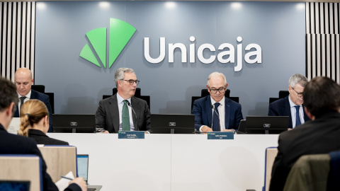 El presidente de Unicaja, José Sevilla (i), y el consejero delegado de la entidad, Isidro Rubiales (d), en la presentación de resultados de 2024. El presidente de Unicaja, José Sevilla (i), y el consejero delegado de la entidad, Isidro Rubiales (d), en la presentación de resultados de 2024.