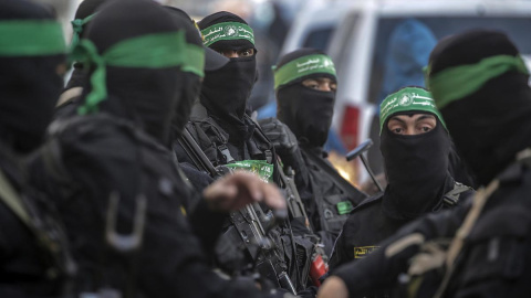 hamas_gaza Milicianos de las Brigadas Al-Qassam, el brazo armado de Hamás, durante el funeral de un de sus comandantes en el campo de refugiados de Deir al-Balah, en el sur de Gaza.