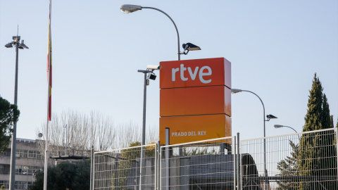 EuropaPress_2581937_logotipo_radio_television_espanola_sede_prado_rey_madrid_espana Imagen de archivo del logotipo de Radio Televisión Española en la sede de Prado del Rey, Madrid, a 9 de enero de 2020.