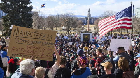 Protestas contra las primeras decisiones de Trump, frente al Capitolio en Denver, a 5 de febrero de 2025.