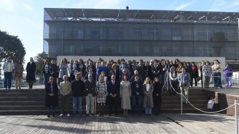 Minuto de silencio por la muerte de una mujer de 48 años en Benalmádena. A 10 de febrero de 2025, en Benalmádena, Málaga. Minuto de silencio por la muerte de una mujer de 48 años en Benalmádena. A 10 de febrero de 2025, en Benalmádena, Málaga.