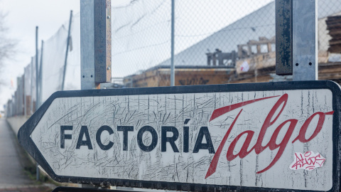 Un cartel indica la entrada de la factoría de Talgo en Madrid. Un cartel indica la entrada de la factoría de Talgo en Madrid.