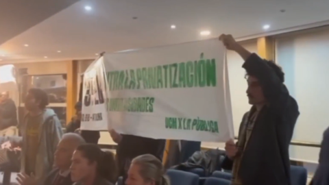 Protesta en el acto de nombramiento de honor de Isabel Díaz Ayuso en la Universidad Complutense de Madrid, a 11 de febrero de 2025.