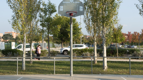 Foto de archivo. Cancha de baloncesto vacía, a 16 de septiembre de 2020. Foto de archivo. Cancha de baloncesto vacía, a 16 de septiembre de 2020.
