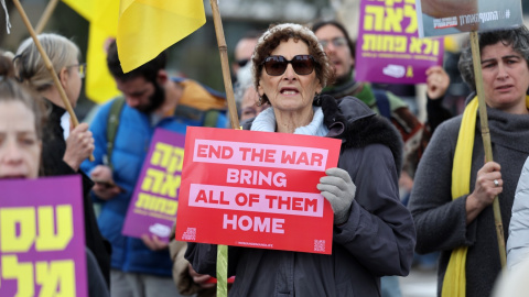Familias de prisioneros israelíes se manifiestan frente a Despacho del Primer Ministro en Jerusalén, a 11 de febrero de 2025. Familias de prisioneros israelíes se manifiestan frente a Despacho del Primer Ministro en Jerusalén, a 11 de febrero de 2025.