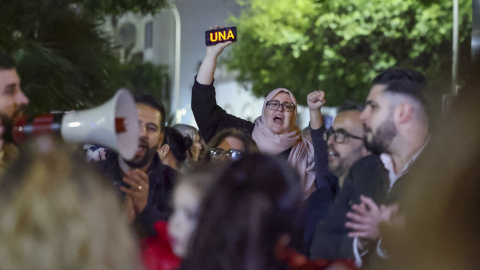 Varios cientos de personas se concentran en Melilla para reclamar una sanidad de calidad.