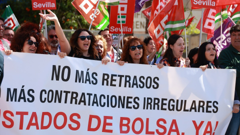 Concentración convocada por CCOO para reclamar la publicación inmediata de los listados de la bolsa del Servicio Andaluz de Salud (SAS). A 30 de abril de 2024, en Sevilla. Concentración convocada por CCOO para reclamar la publicación inmediata de los listados de la bolsa del Servicio Andaluz de Salud (SAS). A 30 de abril de 2024, en Sevilla.